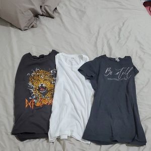 3 t-shirts